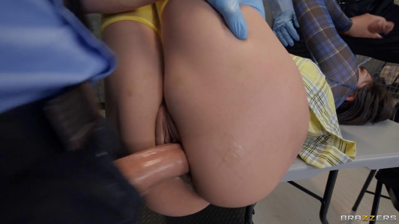 Soaked-Panty Slutting in the Security Line – Scarlett Alexis, Jordi El Nino Polla, Van Wylde